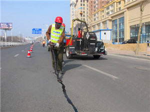 對嘉格道路灌縫膠售后服務人員的印象,高工就是他們的縮影